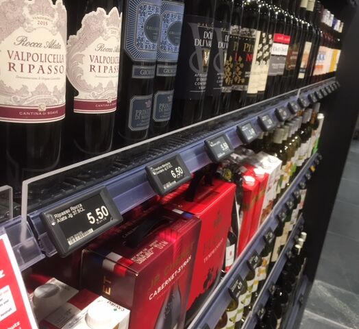 ESL Halterungen an Weinregal