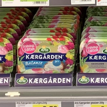 Kaergarden im Regal mit Branding-Warenvorschub