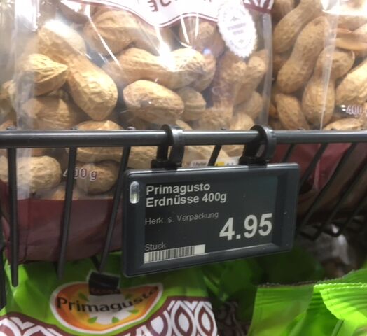 ESL Halterungen bei Korb mit Nuessen